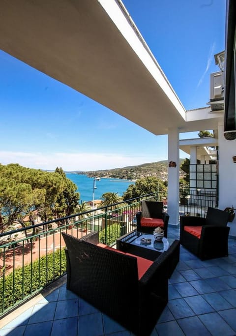 Terrace Sea View Apartment in Porto Santo Stefano