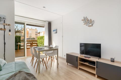 Communal lounge/ TV room, Seating area, Dining area