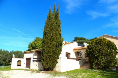 Family cottage facing the sea House in Six-Fours-les-Plages
