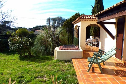 Family cottage facing the sea House in Six-Fours-les-Plages