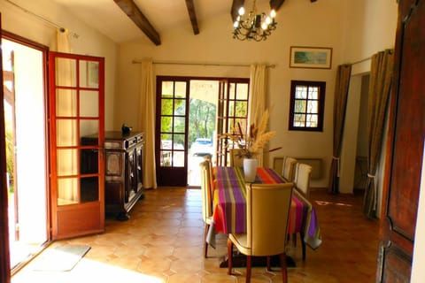 Family cottage facing the sea House in Six-Fours-les-Plages