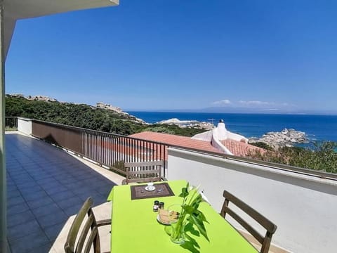 Natural landscape, View (from property/room), Balcony/Terrace, Dining area, Sea view