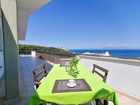 View (from property/room), Balcony/Terrace, Dining area, Sea view