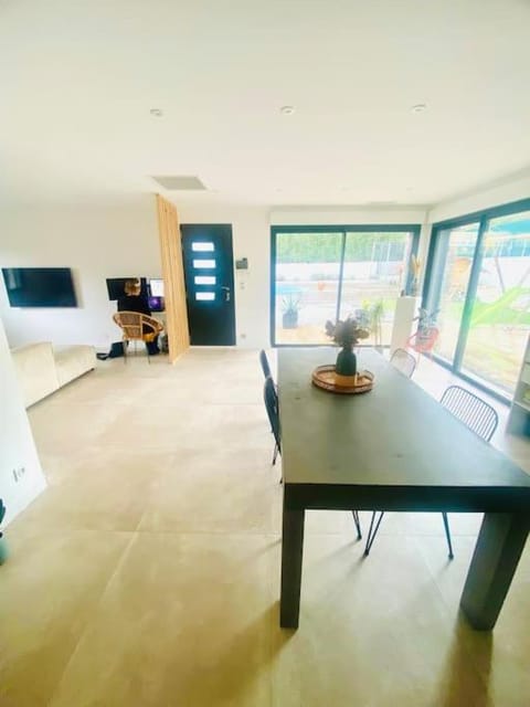 Villa charme et tradition House in Nimes