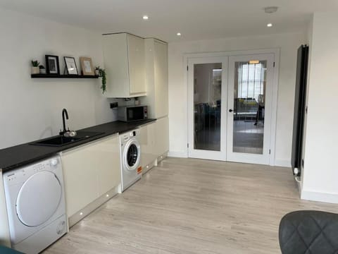 Kitchen or kitchenette, minibar, pet friendly, stove, toaster, washing machine, dryer