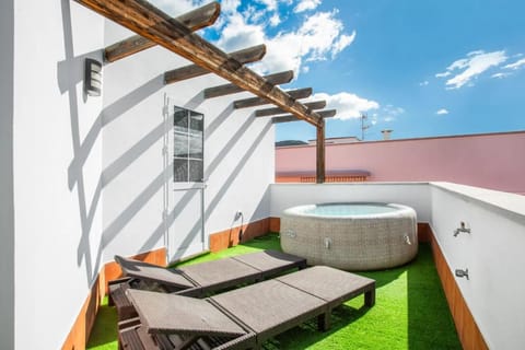 Balcony/Terrace, sunbed