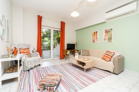 TV and multimedia, Living room, Photo of the whole room, Seating area, air conditioner