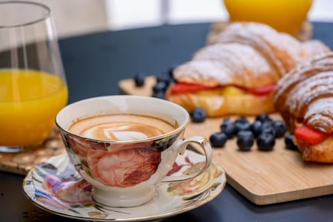 Yellow house with private parking Bed and Breakfast in Split