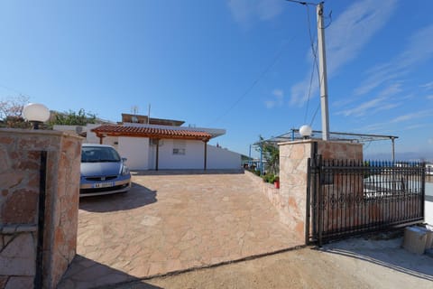 Guesthouse Blue Sky Apartment in Ksamil