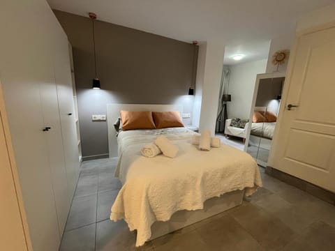 Bed, Bedroom, towels, wardrobe