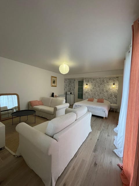 TV and multimedia, Photo of the whole room, Seating area