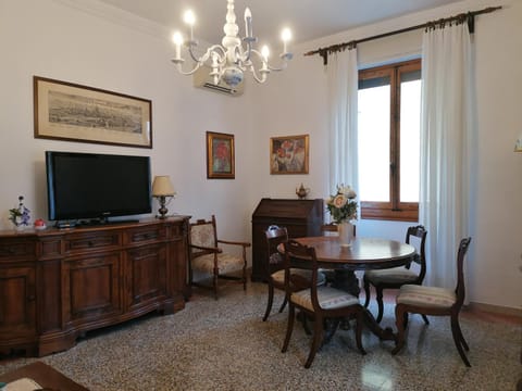 TV and multimedia, Living room, Dining area