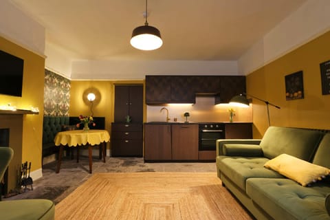 Two Bedroom flat in Caledonia Place Apartment in Bristol