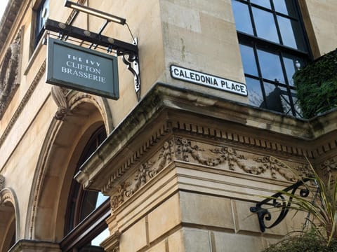 Two Bedroom flat in Caledonia Place Apartment in Bristol