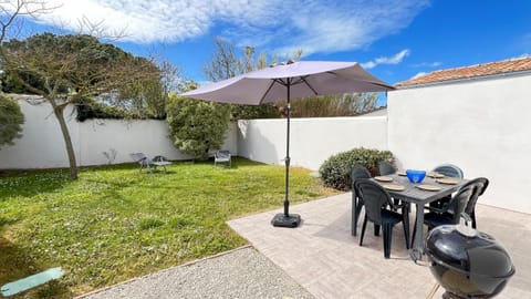 Patio, Garden, Dining area, Garden view
