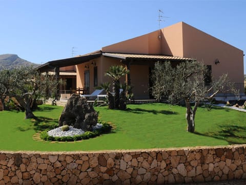 Property building, Day, Garden