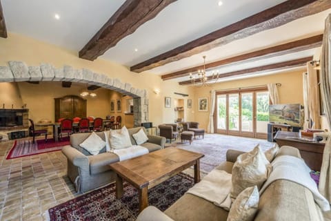 Living room, Decorative detail, internet, air conditioner