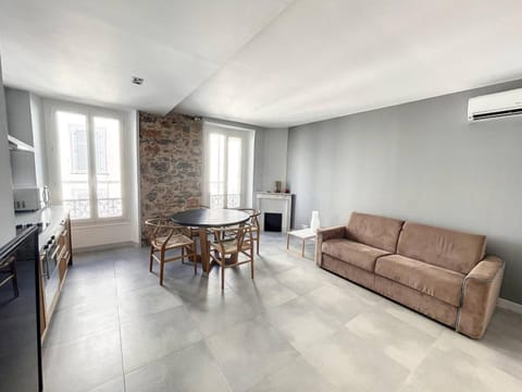 Living room, Dining area, air conditioner