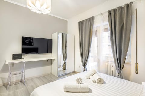 Bed, TV and multimedia, Photo of the whole room, Evening entertainment, Bedroom, hair dresser, towels