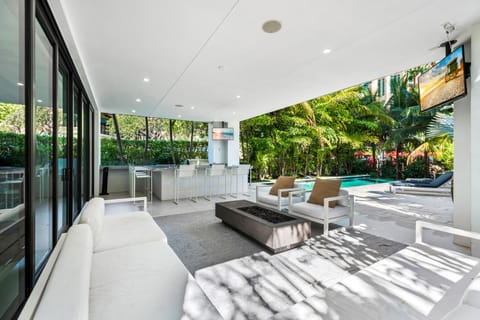 Patio, Kitchen or kitchenette, Seating area, Pool view, Swimming pool