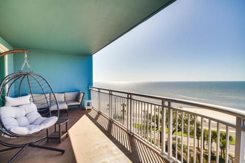 Gulfport Oceanfront Vacation Rental Walk to Beach Apartment in Gulfport