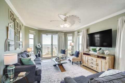 Gulfport Oceanfront Vacation Rental Walk to Beach Apartment in Gulfport