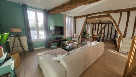 Communal lounge/ TV room