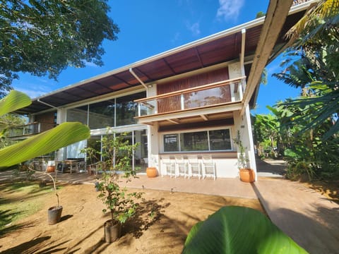 Property building, Patio, Garden, Balcony/Terrace