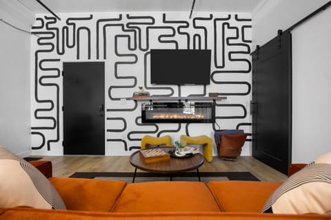 TV and multimedia, Living room, Seating area, Evening entertainment