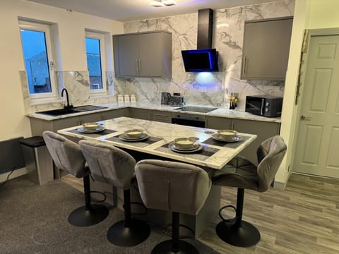 2 Bedroom Lavish Apartment Prince Street Bridlington Sleeps 5 Netflix HARBOUR LOCATION Apartment in Bridlington