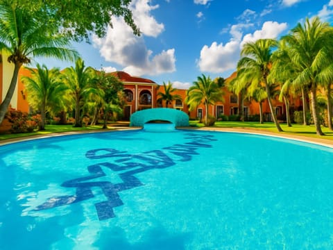 Restaurant/places to eat, People, Swimming pool, Entertainment