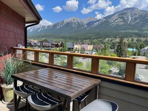 Property building, Patio, Nearby landmark, Spring, Day, Natural landscape, View (from property/room), Balcony/Terrace, Dining area, Mountain view