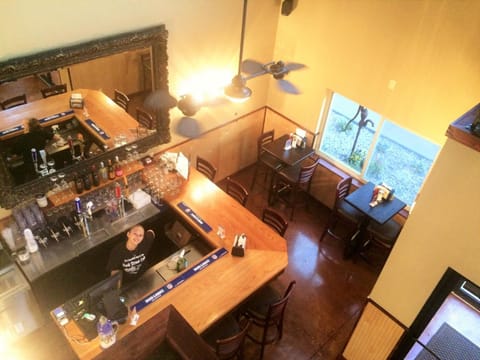 Restaurant/places to eat, Lounge or bar