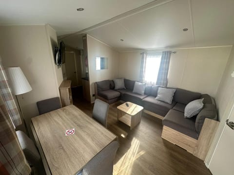 4 Bed 10 Berth Caravan Seawick Holiday Park House in Tendring District