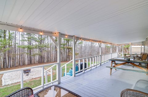 Monticello Home with Deck and Fire Pit Less Than 1 Mi to Water House in Lake Cumberland