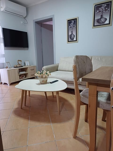 TV and multimedia, Living room, air conditioner