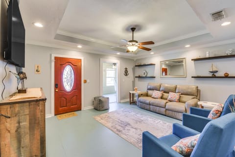 Pet-Friendly Fort Walton Beach Home 4 Mi to Ocean House in Fort Walton Beach