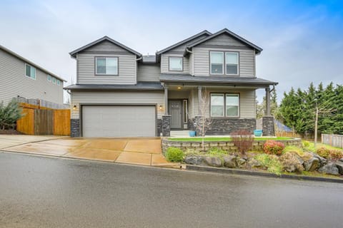 Modern Eugene Home 2 Mi to University of Oregon! House in Springfield