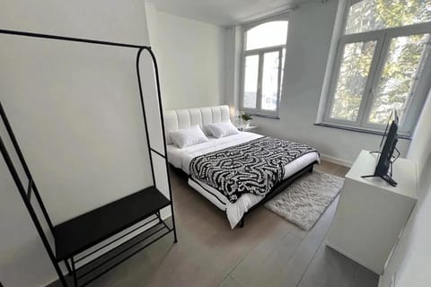 Rive Gauche F centre - gare - aéroport Apartment in Charleroi