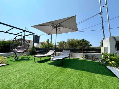 Patio, Garden, Seating area, sunbed