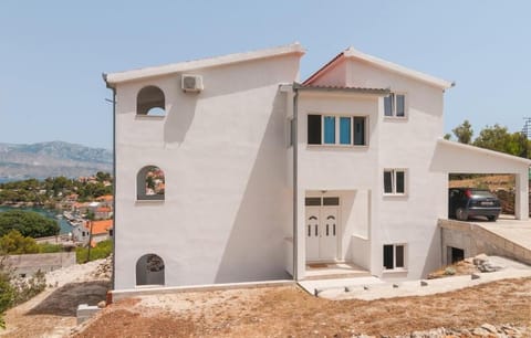 Location, children, Family