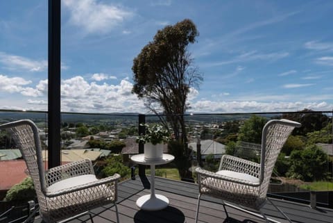 Impressively Spacious Modern & Convenient House in Launceston