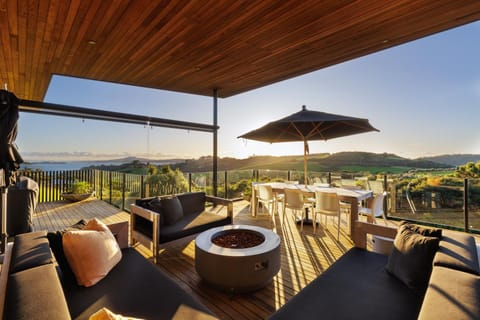 Day, Natural landscape, View (from property/room), Seating area, Dining area