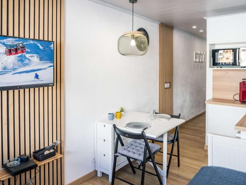 Appartement rénové 18m², Val Thorens - 2 pers, balcon, proche pistes - FR-1-637-77 Apartment in Val Thorens