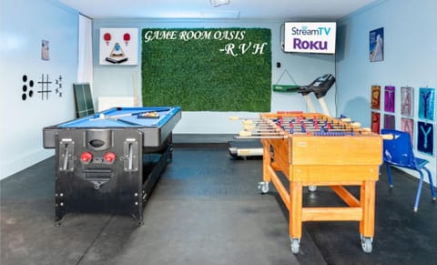 Property logo or sign, Billiard, Game Room, Table tennis, TV and multimedia, Fitness centre/facilities, Photo of the whole room, children