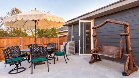 Property building, Patio, Day, BBQ facilities, Seating area