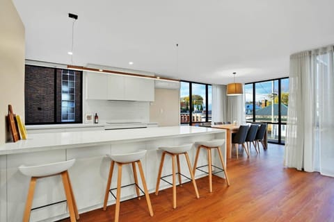 Stunning Apartment in the CBD with Parking & WiFi House in Launceston