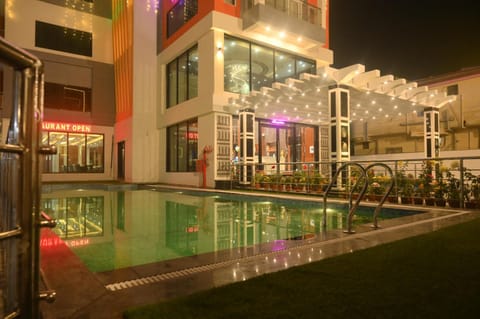 Property building, Swimming pool