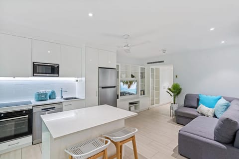 TV and multimedia, Kitchen or kitchenette, Living room, Seating area, Dining area, minibar, pet friendly, stove, toaster