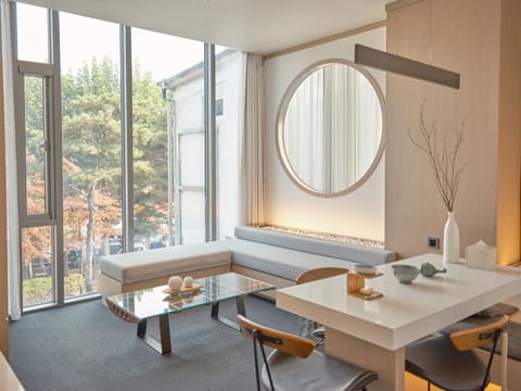 Living room, Dining area